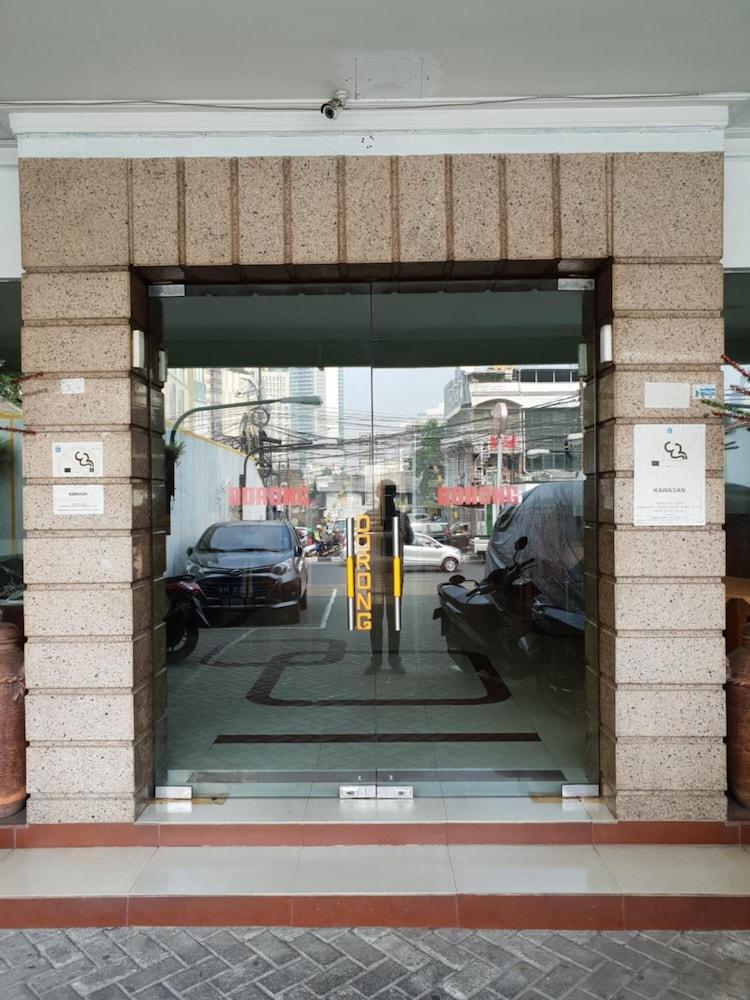 Hotel Caravan Tanah Abang Jakarta Luaran gambar