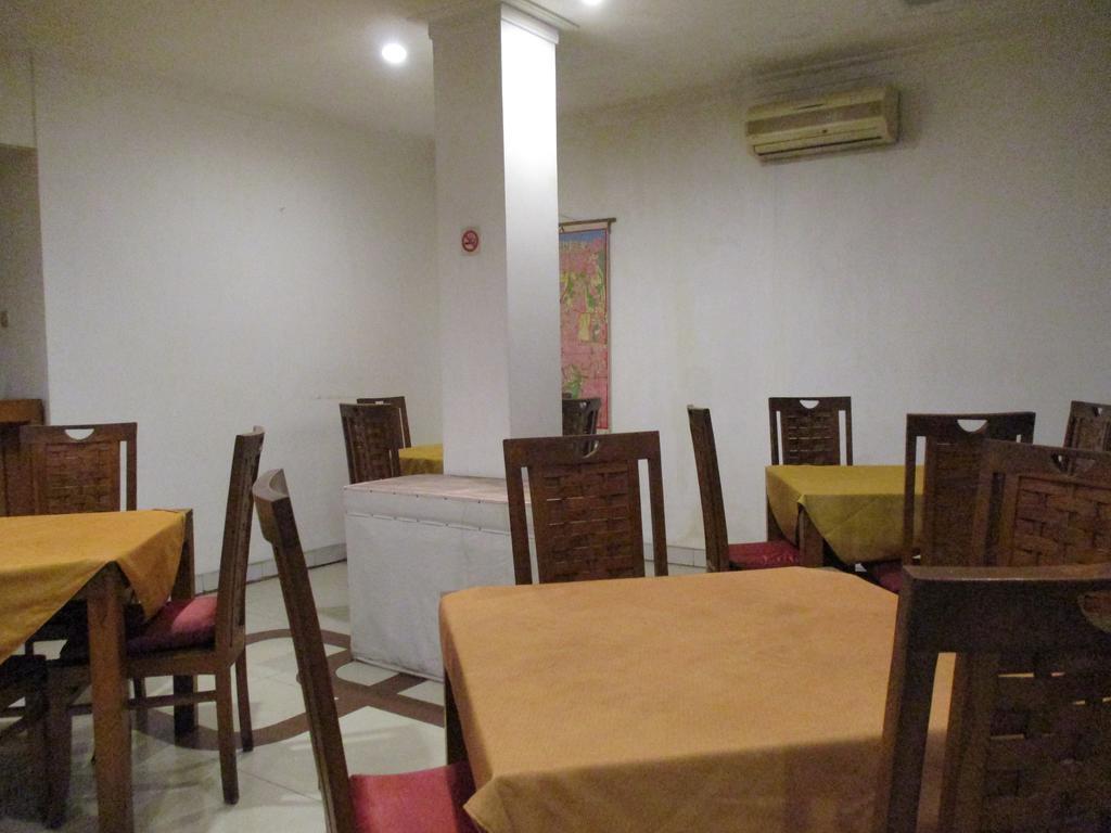 Hotel Caravan Tanah Abang Jakarta Luaran gambar